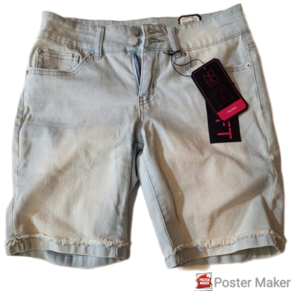 No Boundaries Women's Light Wash Denim Bermuda Shorts Size 7